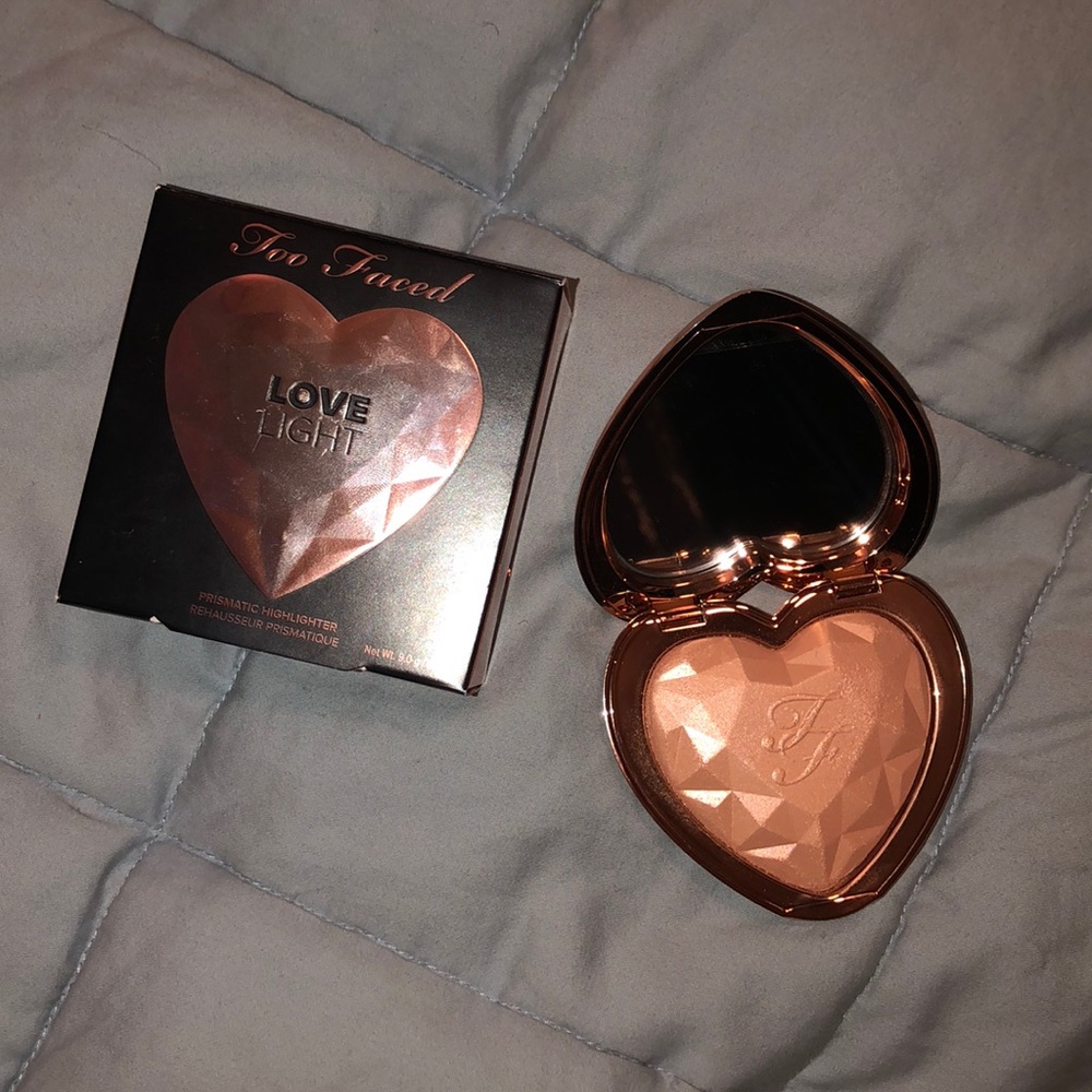BRAND NEW! Too Faced Love Light Highlighter